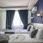 Demyra Boutique