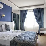 Demyra Boutique