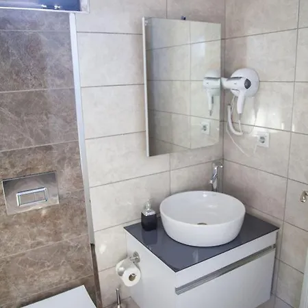 Demyra Boutique デムレ