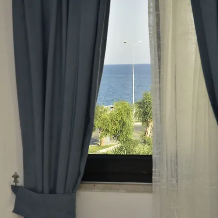 Demyra Boutique デムレ